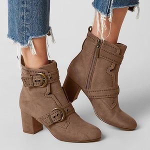🔴 SOLD 🔴 ANKLE BOOTS / LONDON RAG / BUCKLE / 8.5